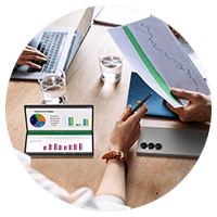 Persong using the Samsung Z fold6