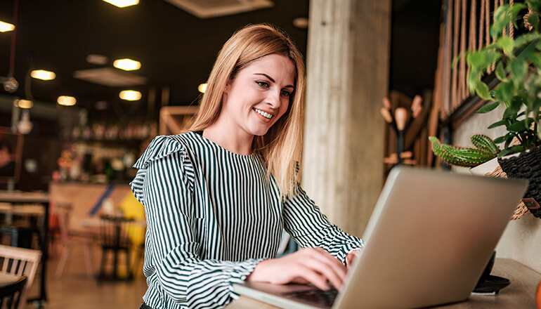 Article Customer Experience and Employee Experience Go Hand in Hand Image