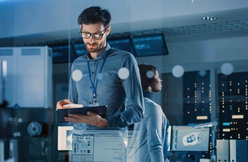 Bolster mobility with Dell thin clients Woman using thin client