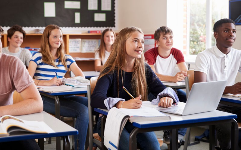 Bring the classroom to life students participating in classroom discussion