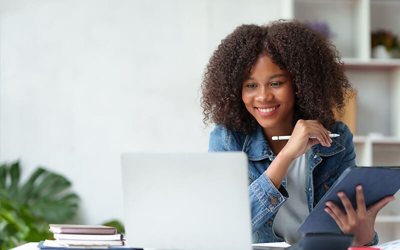Woman usign her laptop at the office