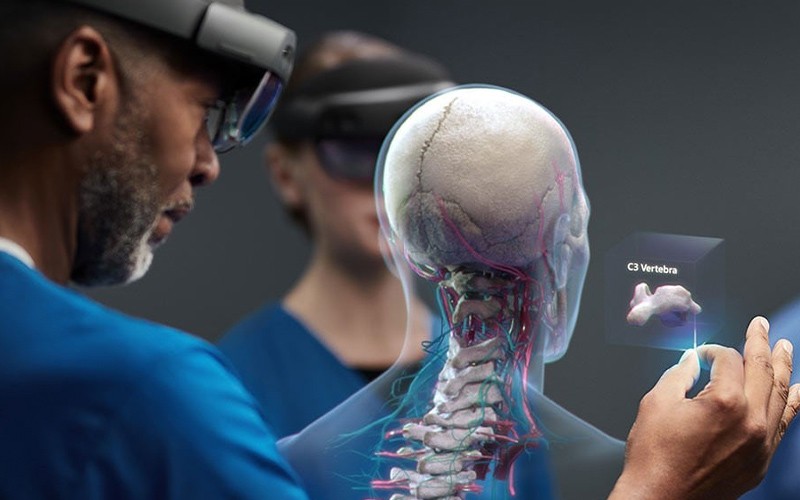 Man wearing HoloLens2 looking at spine anatomy