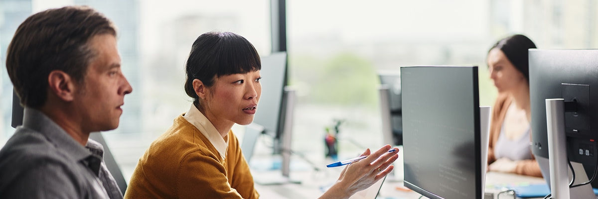 People on a computer working
