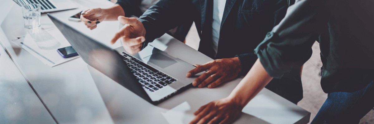 Multicloud Budgeting: Smart Distribution of Workload & Costs Team collaborating on laptop