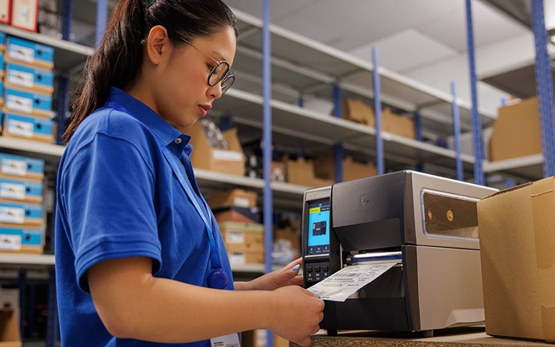 Zebra intelligent retail solutions User in warehouse using Zebra device for retail operations