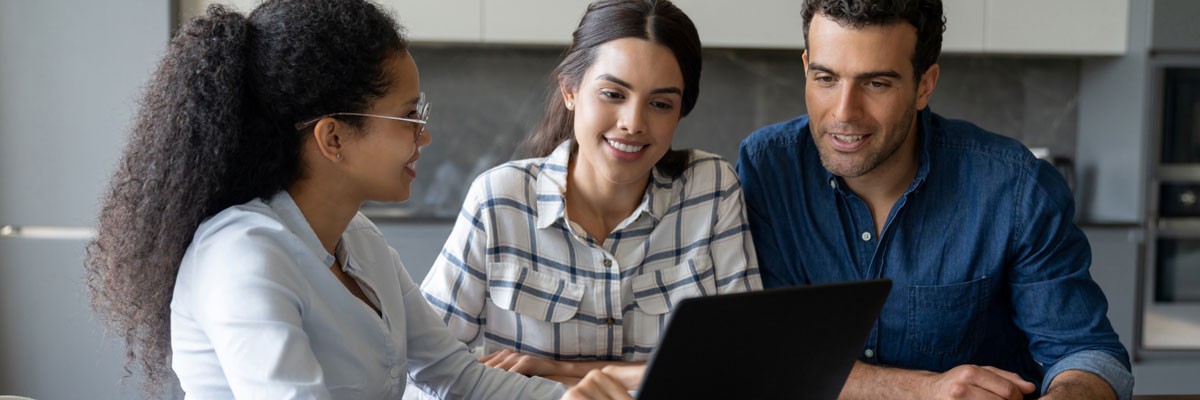 Couple gets financial advice from a high-tech bank