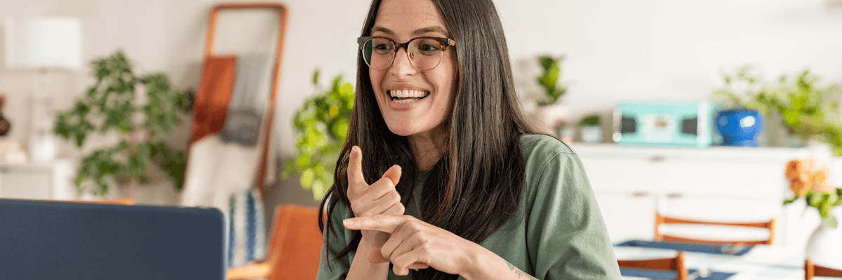 Learn how Insight and Chrome OS are helping to pave the way for more effective, inclusive and diverse hybrid work. Business woman using Chrome OS device. Inclusivity, diversity, accessibility, Chrome enterprise