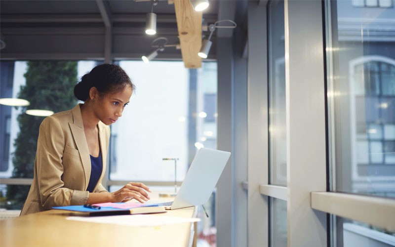 Security and flexibility with Thunder Application Delivery Controller Business woman managing on laptop