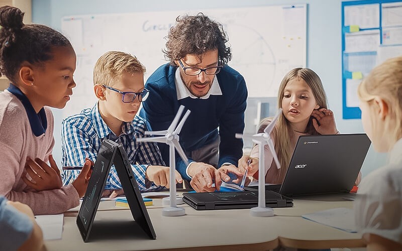 Group of student learning together with the teacher