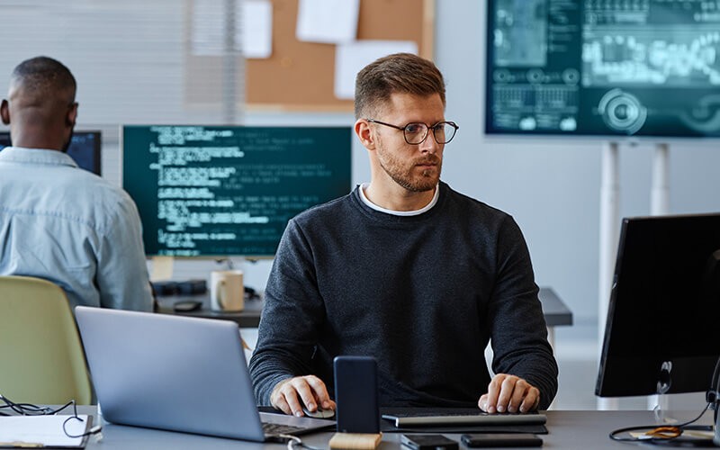 IT profesional working at the office