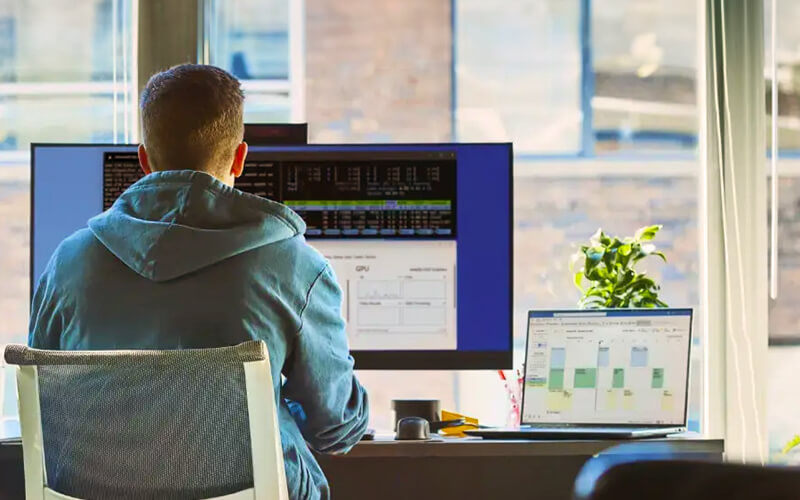 Man working at the office 