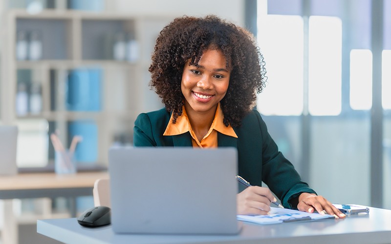 Woman working using ergonomic mouse