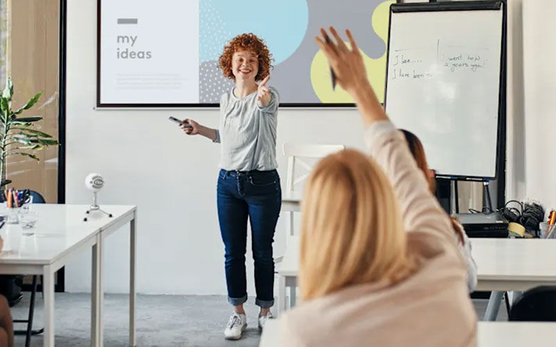 A kid learning from online class