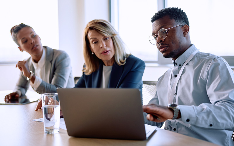Measure and improve digital employee experience.