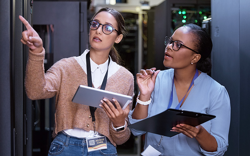 Simplify virtual desktop delivery with hybrid DaaS.